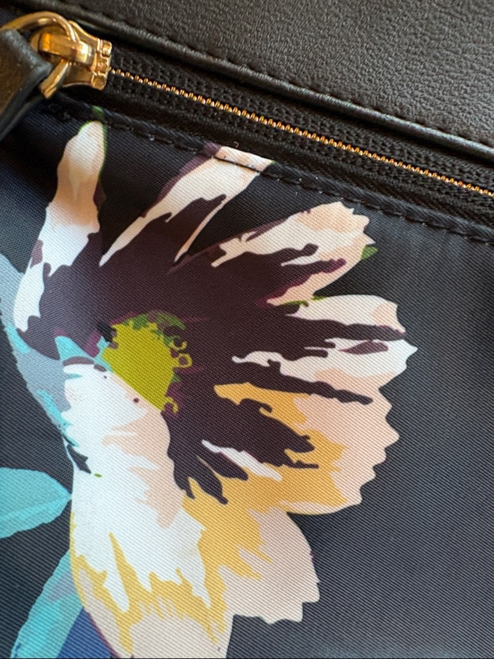 Travelon Addison black floral bag - Picture 3 of 6